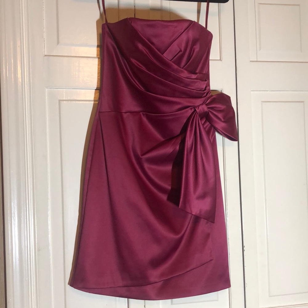 WHBM mini dress sleeveless Wrap Tulip Burgandy Rubberized strip built in support